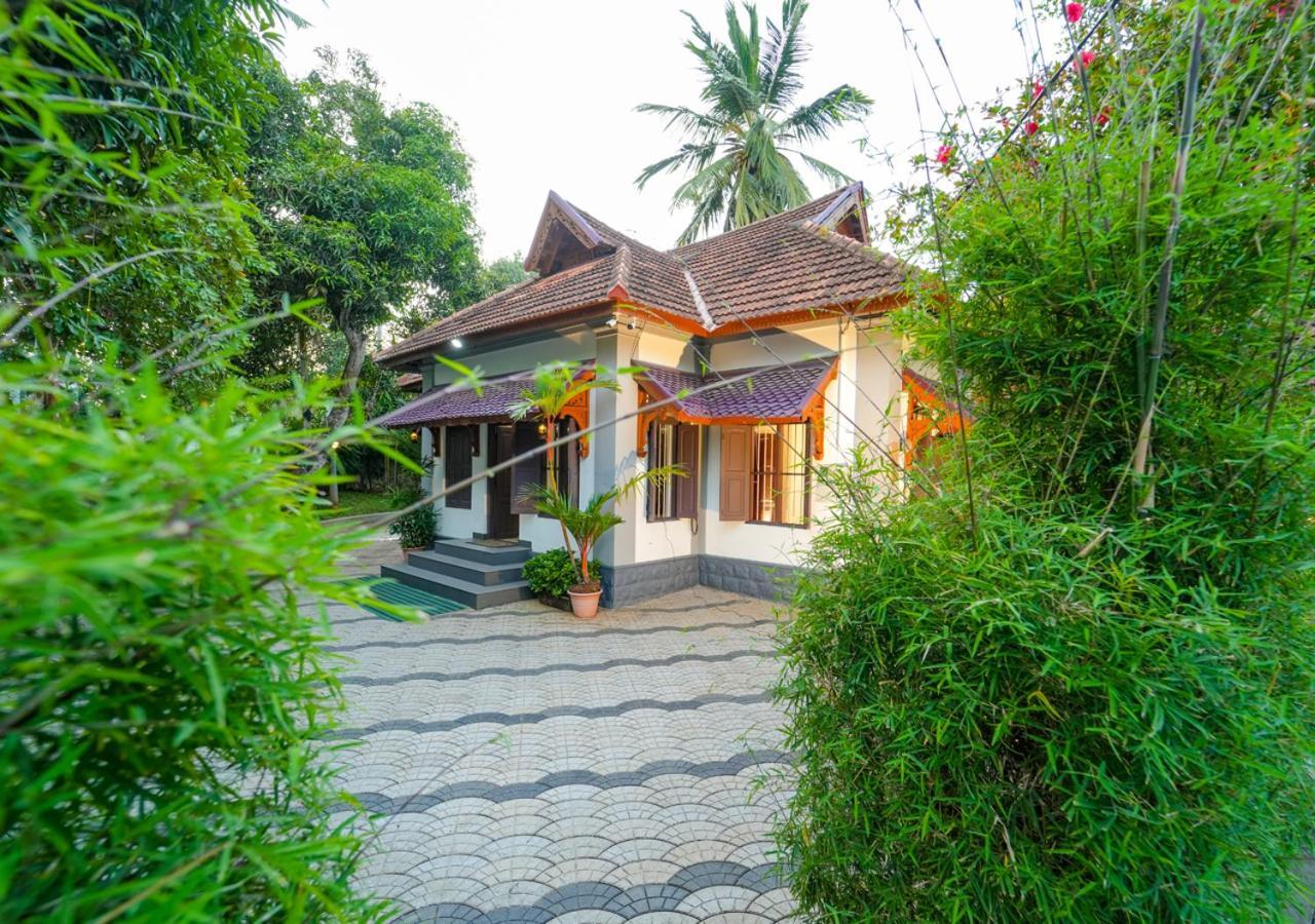 Pop Tavern Kovalam Beach Villa By Voye Homes Bagian luar foto